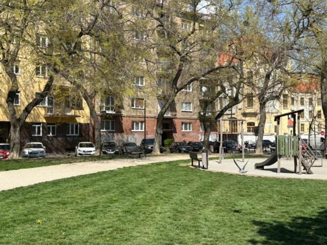 Sunny House One Apartamento Bratislava Exterior foto